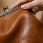 👜 Знижка 50% (обмежена пропозиція)! ✨ Сумка через плече із застібкою-поцілунком — вінтажний стиль, верхня ручка, два варіанти носіння 💼